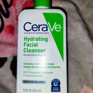 CeraVe Moisture Balance Cleanser - White and Green
